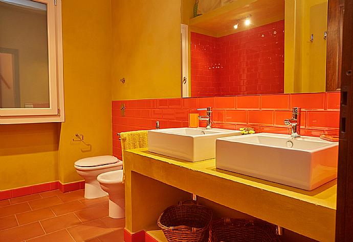 Bathroom . - Villa Panorama . (Fotogalerie) }}