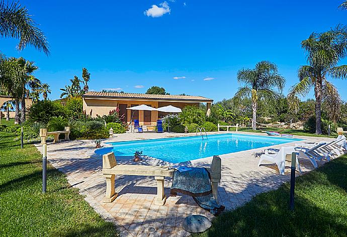 ,Beautiful villa with private pool and terrace . - Villa Selinunte Garden . (Galleria fotografica) }}