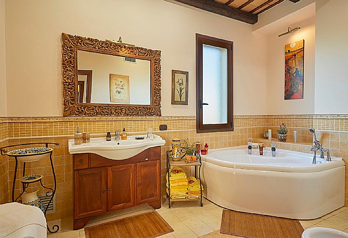 Bathroom . - Villa Selinunte Garden . (Galerie de photos) }}