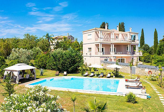 ,Beautiful villa with private pool, terraces, and garden . - Villa Denise . (Galería de imágenes) }}