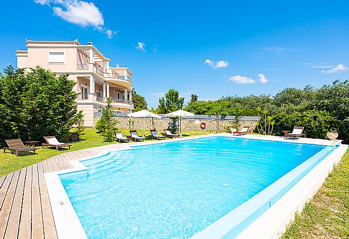 Beautiful villa with private pool, terraces, and garden . - Villa Denise . (Galerie de photos) }}