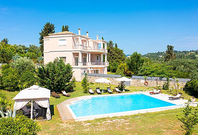 Beautiful villa with private pool, terraces, and garden . - Villa Denise . (Fotogalerie) }}