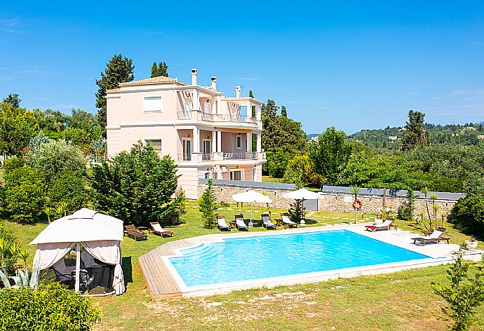 Beautiful villa with private pool, terraces, and garden . - Villa Denise . (Galerie de photos) }}