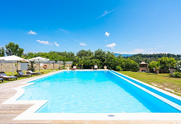 Private pool, terraces, and garden . - Villa Denise . (Galerie de photos) }}