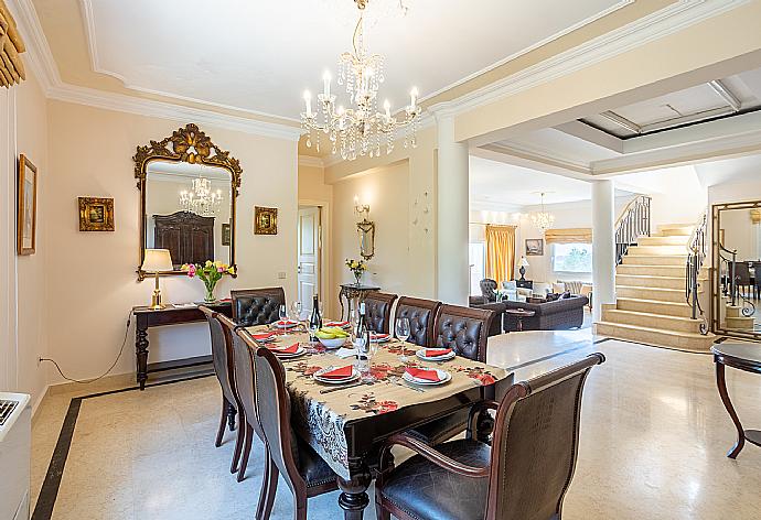 Dining area . - Villa Denise . (Fotogalerie) }}