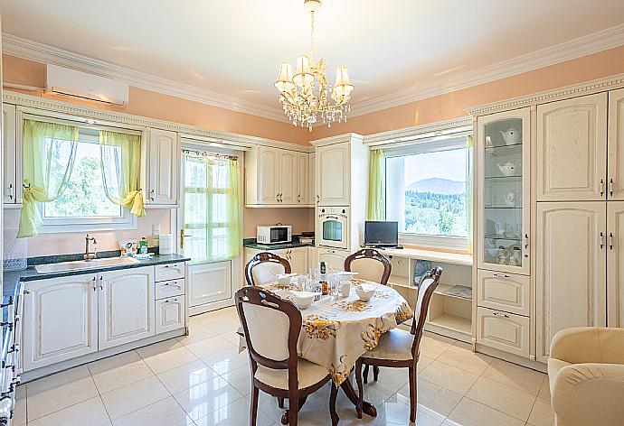 Equipped kitchen . - Villa Denise . (Photo Gallery) }}