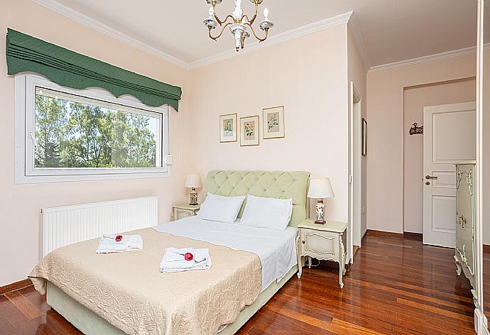 Double bedroom with en suite bathroom, A/C, and terrace access . - Villa Denise . (Photo Gallery) }}