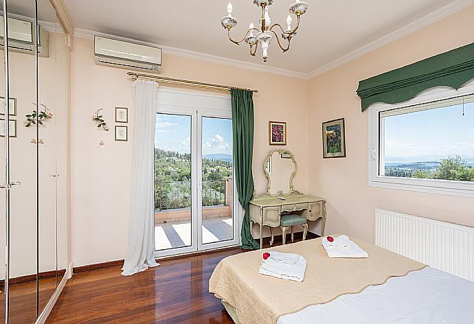 Double bedroom with en suite bathroom, A/C, and terrace access . - Villa Denise . (Photo Gallery) }}