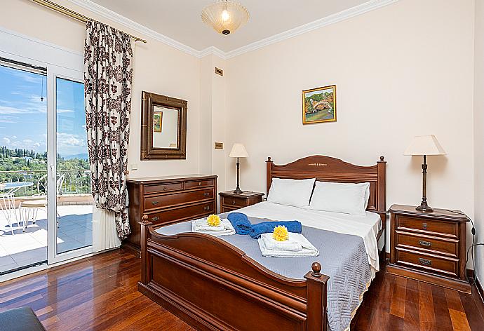 Double bedroom with A/C and terrace access . - Villa Denise . (Photo Gallery) }}