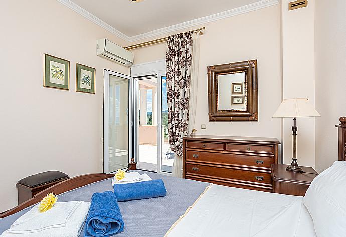 Double bedroom with A/C and terrace access . - Villa Denise . (Photo Gallery) }}