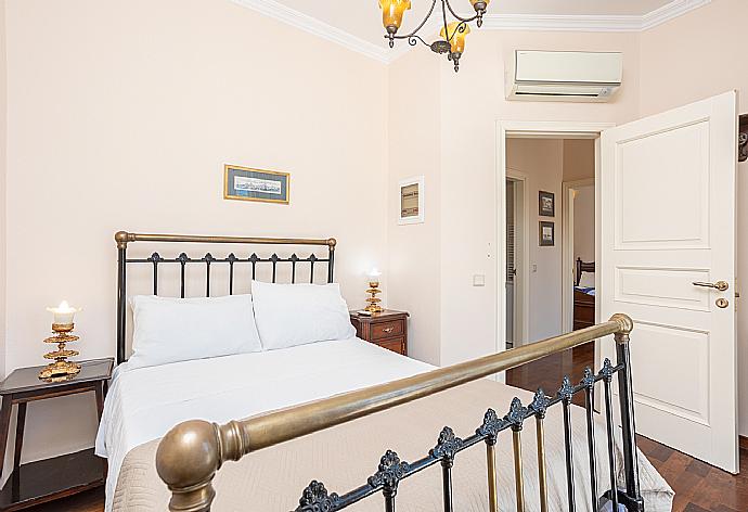 Double bedroom with A/C and terrace access . - Villa Denise . (Photo Gallery) }}