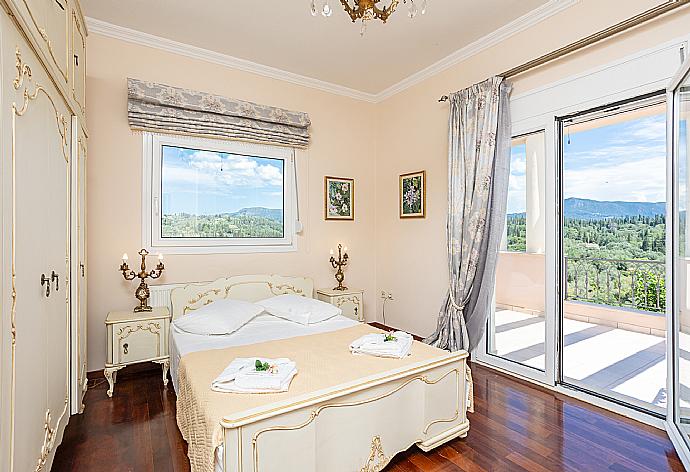 Double bedroom with A/C and terrace access . - Villa Denise . (Photo Gallery) }}