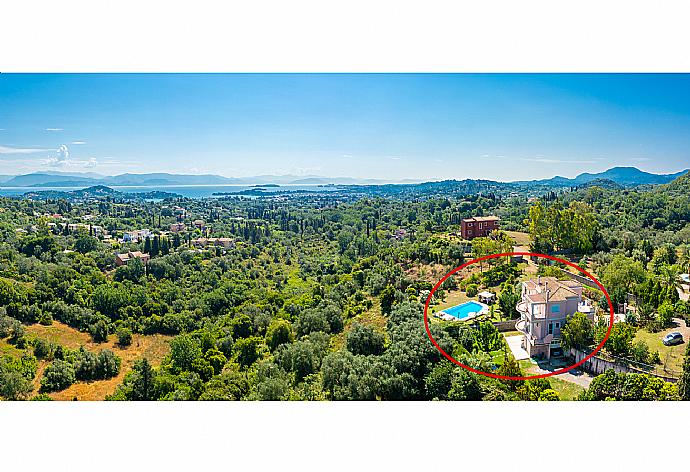 Aerial view showing location of Villa Denise . - Villa Denise . (Galleria fotografica) }}