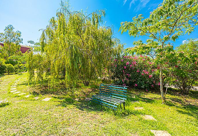 Garden area  . - Villa Denise . (Fotogalerie) }}