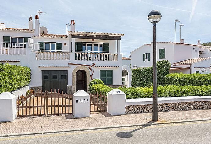 Entrance . - Villa Miguels . (Galería de imágenes) }}