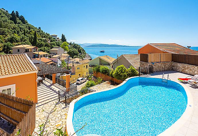 Beautiful villa with private pool and terrace with sea views . - Villa Konstantinos . (Galería de imágenes) }}