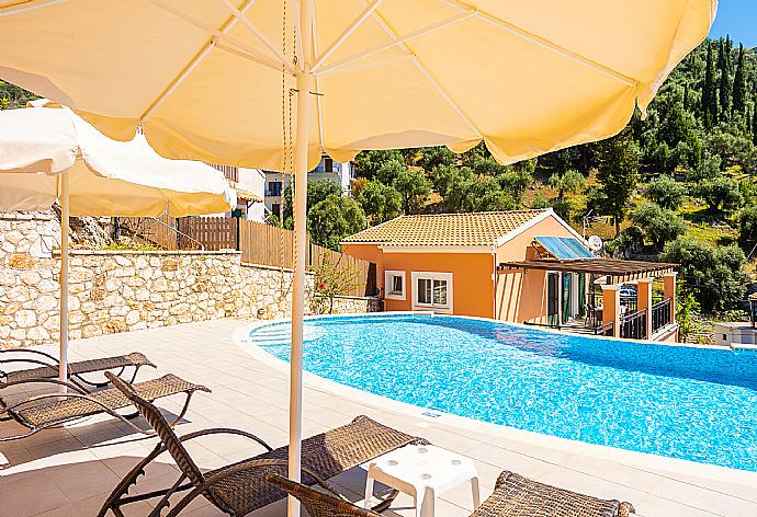 Beautiful villa with private pool and terrace with sea views . - Villa Konstantinos . (Galería de imágenes) }}