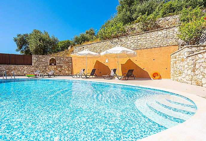 Private pool and terrace with sea views . - Villa Konstantinos . (Galería de imágenes) }}