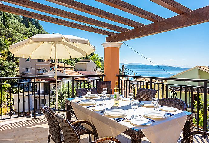 Terrace area with sea views . - Villa Konstantinos . (Fotogalerie) }}