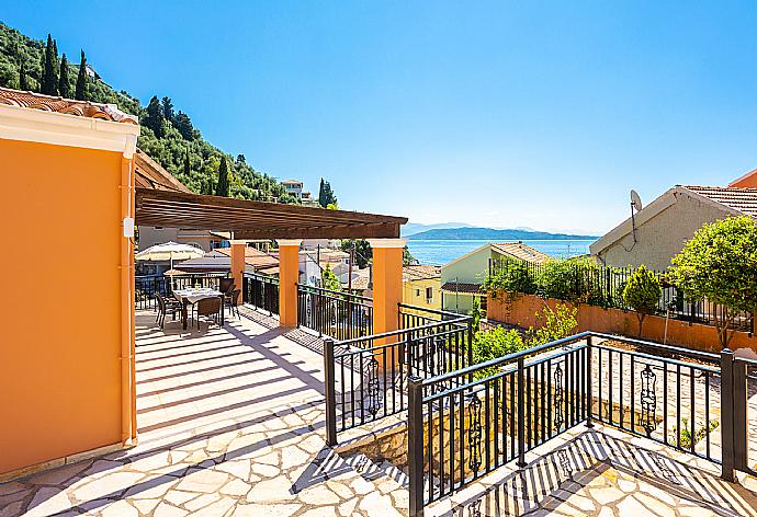 Terrace area with sea views . - Villa Konstantinos . (Galería de imágenes) }}