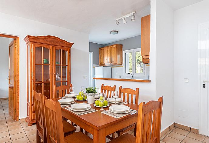 Equipped kitchen . - Villa Laura . (Fotogalerie) }}