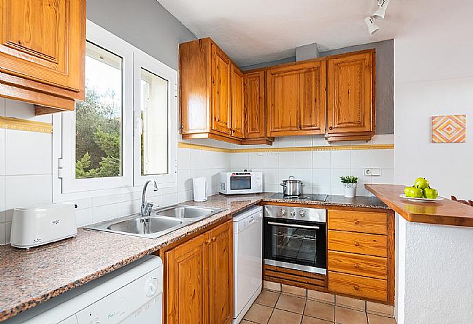 Equipped kitchen . - Villa Laura . (Fotogalerie) }}