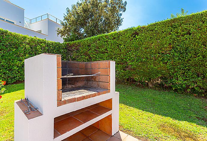 Terrace area with BBQ . - Villa Laura . (Galerie de photos) }}