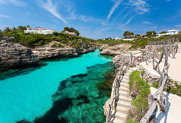 Cala en Brut . - Villa Laura . (Fotogalerie) }}