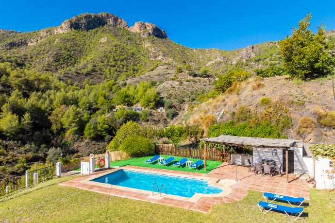 Private pool and terrace with views . - Cortijo Mari Carmen . (Galería de imágenes) }}