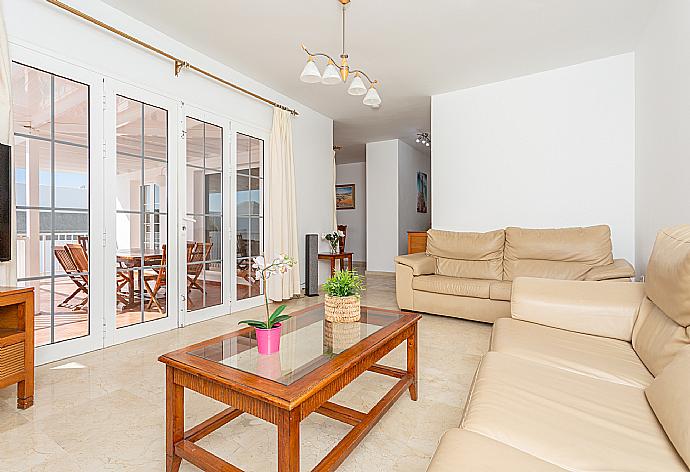 Living room with sofas, A/C, WiFi internet, satellite TV, and terrace access . - Villa Tania . (Galleria fotografica) }}