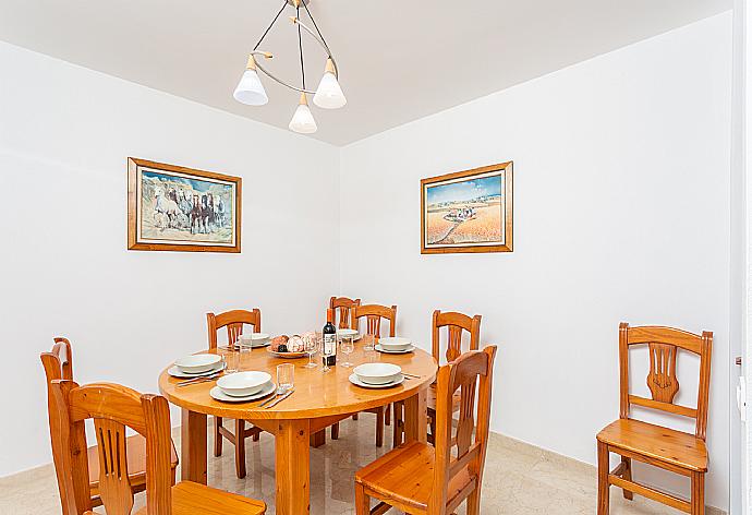 Dining area . - Villa Tania . (Photo Gallery) }}