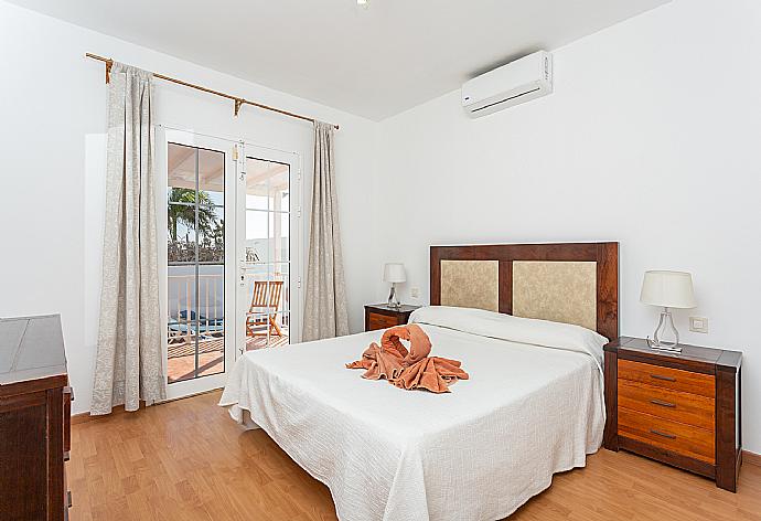 Double bedroom with en suite bathroom, A/C, and terrace access . - Villa Tania . (Galleria fotografica) }}