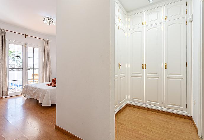 Double bedroom with en suite bathroom, A/C, and terrace access . - Villa Tania . (Галерея фотографий) }}