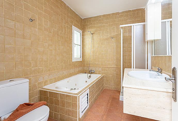 En suite bathroom with bath and shower . - Villa Tania . (Photo Gallery) }}