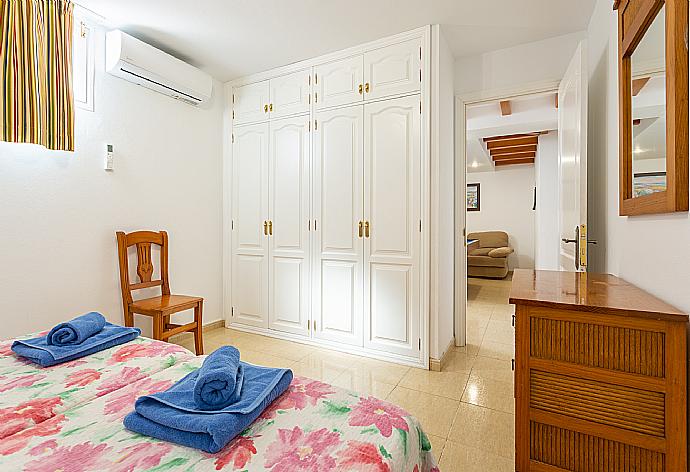 Twin bedroom with A/C . - Villa Tania . (Photo Gallery) }}