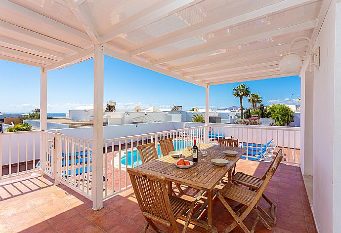 Sheltered terrace area . - Villa Candela . (Galería de imágenes) }}