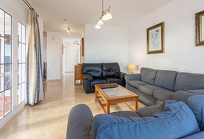 Living room with sofas, A/C, WiFi internet, satellite TV, and terrace access . - Villa Candela . (Galleria fotografica) }}