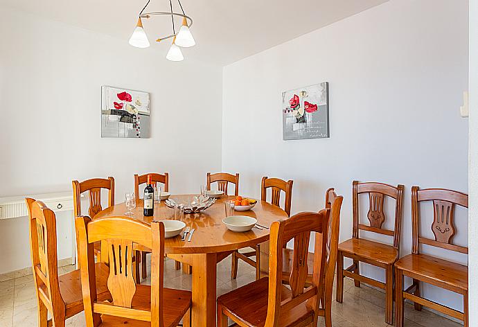 Dining area . - Villa Candela . (Fotogalerie) }}