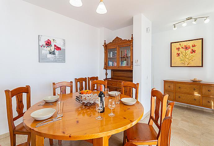 Dining area . - Villa Candela . (Fotogalerie) }}