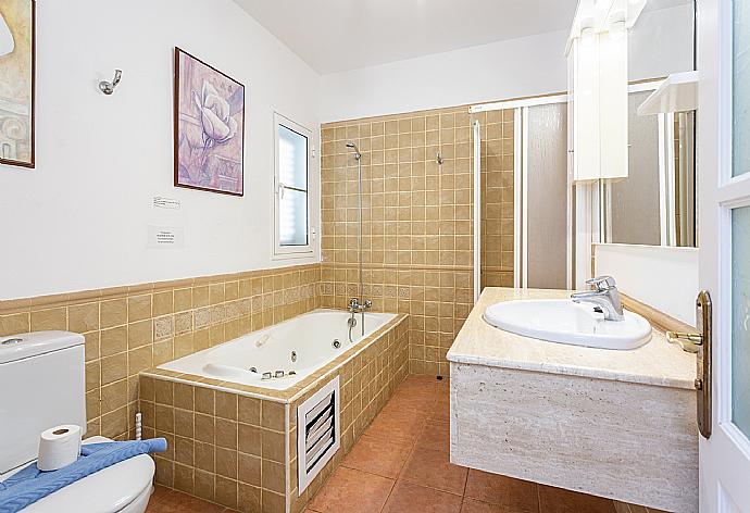 En suite bathroom with bath and shower . - Villa Candela . (Photo Gallery) }}