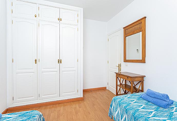 Twin bedroom with A/C . - Villa Candela . (Photo Gallery) }}