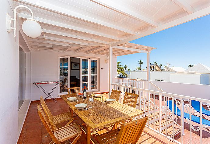 Sheltered terrace area . - Villa Candela . (Galería de imágenes) }}