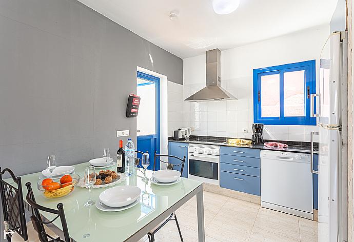 Equipped kitchen . - Villa Tropical . (Photo Gallery) }}
