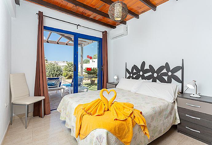 Villa Tropical Bedroom