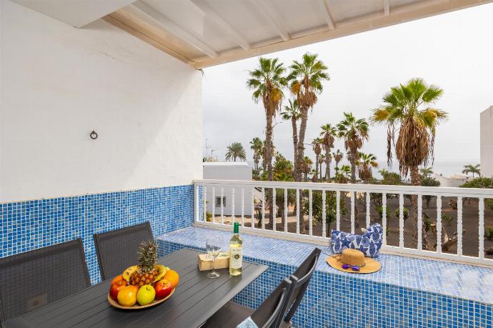 ,Sheltered terrace area with sea views . - Jardines Apartment 1 . (Galería de imágenes) }}