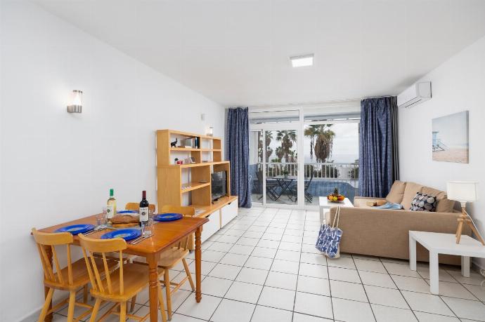 Open-plan living room with sofa, dining area, kitchen, A/C, WiFi internet, and satellite TV . - Jardines Apartment 1 . (Galleria fotografica) }}