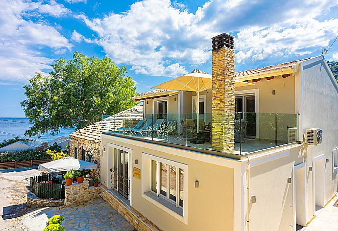 ,Beautiful villa with private terrace and sea views . - Villa Nikolakis . (Галерея фотографий) }}