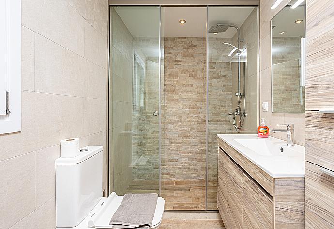 En suite bathroom with shower . - Villa Nikolakis . (Photo Gallery) }}