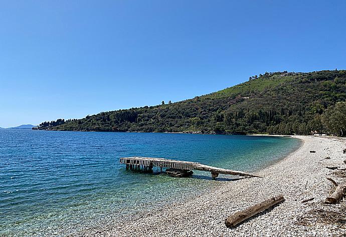 Local beach only a few steps from Villa Nikolakis . - Villa Nikolakis . (Galerie de photos) }}