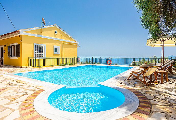 Beautiful villa with private pool and terrace with panoramic sea views . - Villa Kalithea . (Fotogalerie) }}